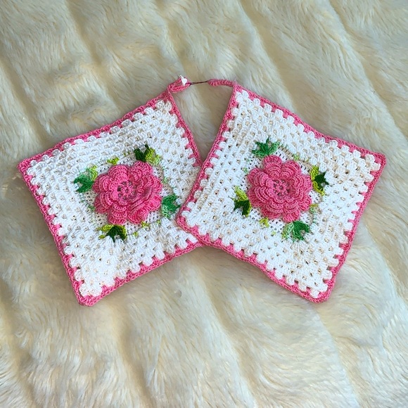 Hand crafted CROCHET 3D pink roses fancy pot holders cottage core - Picture 1 of 9
